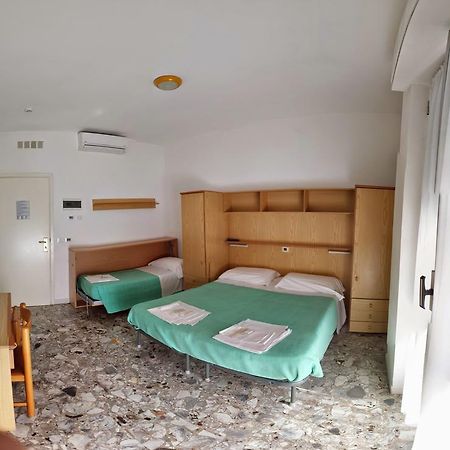 Albergo Anita San Bartolomeo Al Mare Camera foto