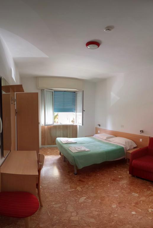 Albergo Anita San Bartolomeo Al Mare Camera foto