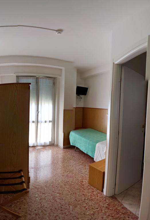 Albergo Anita San Bartolomeo Al Mare Camera foto