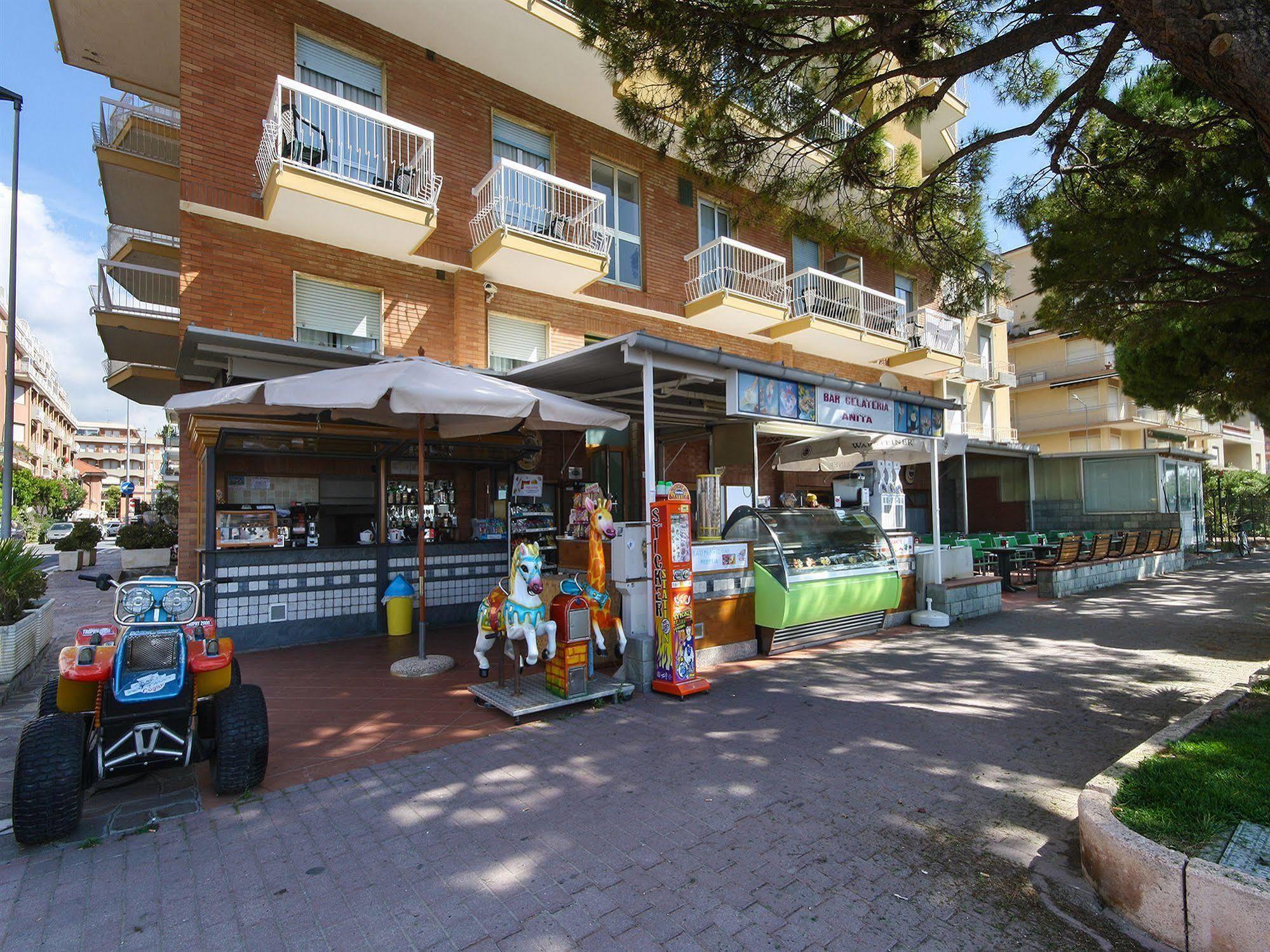 Albergo Anita San Bartolomeo Al Mare Esterno foto
