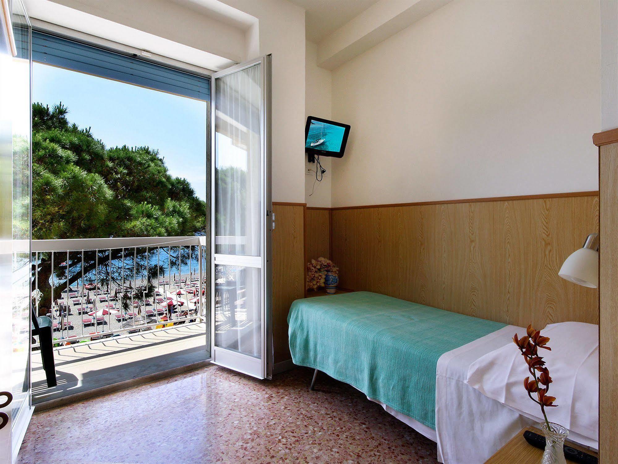 Albergo Anita San Bartolomeo Al Mare Esterno foto