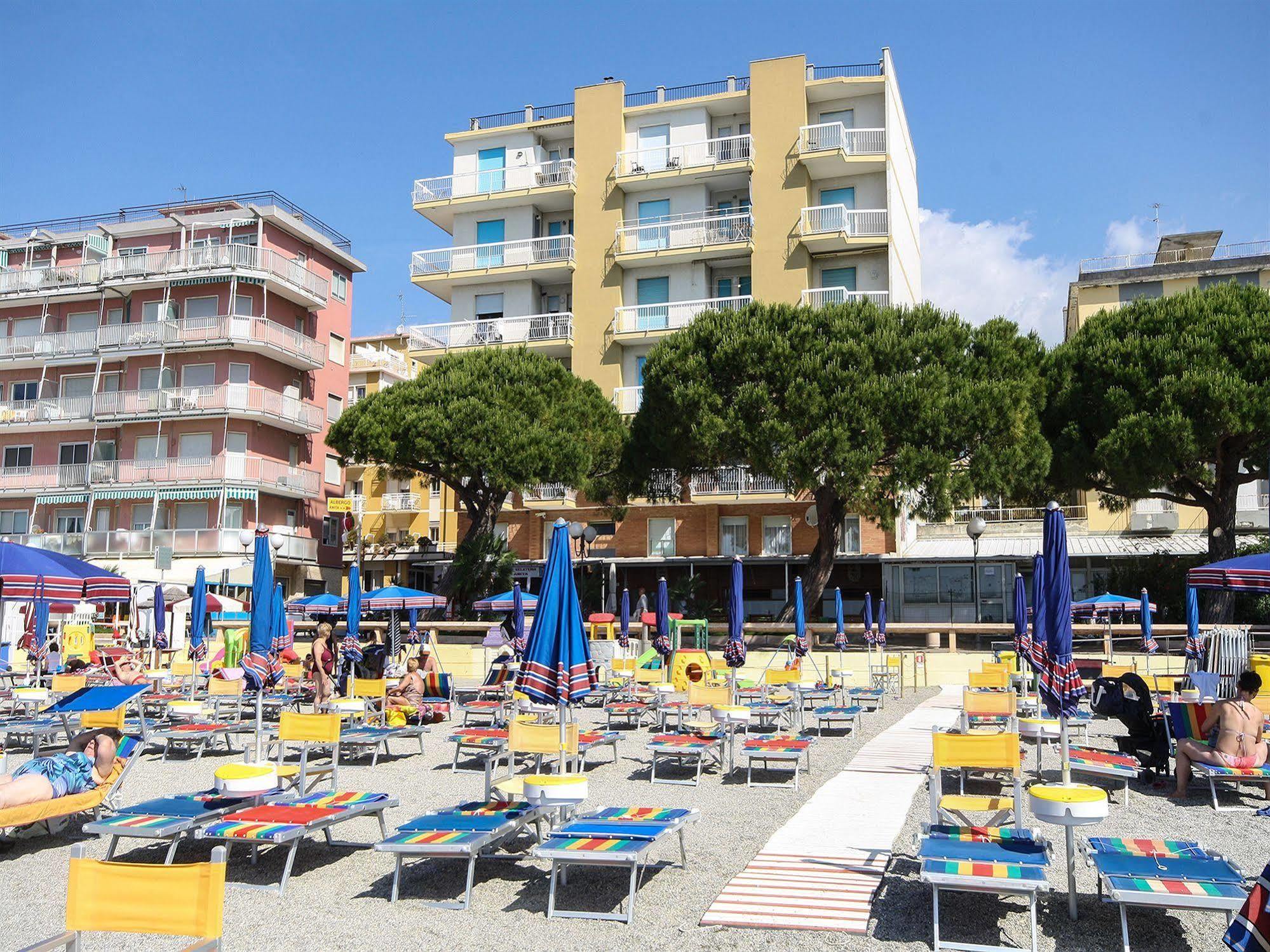 Albergo Anita San Bartolomeo Al Mare Esterno foto